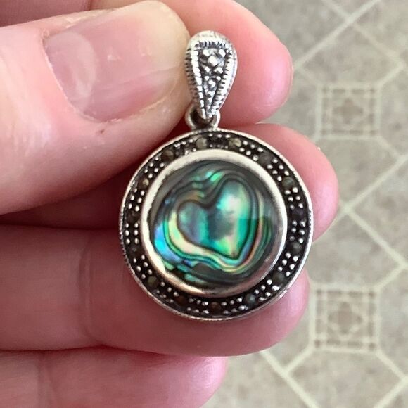 𝅺STERLING SILVER 925 ABALONE SHELL  MARCASITE WOMAN PENDANT​​ - Picture 1 of 7